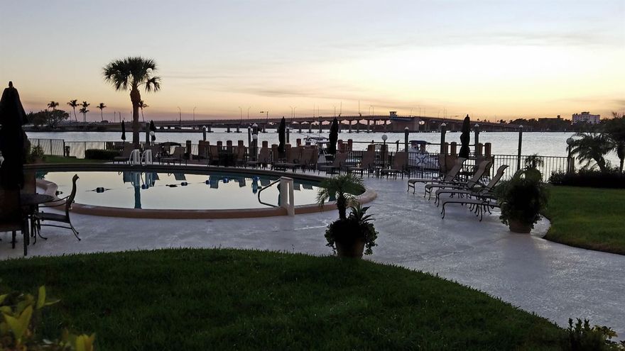 ESCAPE TO PARADISE. FULLY RENOVATED 1/1 IN WELL MAINTAINED BUILDIING WITH BEAUTIFUL POOL ON THE INTRACOASTAL. BOSCH APPLIANCES, NEW FURNISHINGS. 24 HOUR DOORPERSON, MANAGER ON SITE, EXCELLENT STAFF. SOCIAL ROOM, GYM, BBQ'S. ENJOY THE DELIGHTFUL OCEAN BREEZE WHILE SIPPING YOUR MORNING COFFEE ON THE BALCONY ACROSS FROM THE FOUR SEASONS RESORT AND THE OCEAN !!
