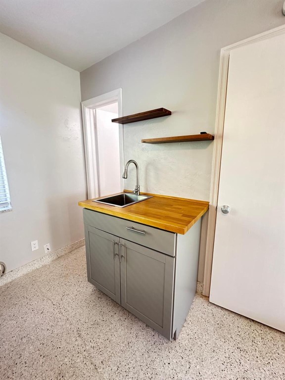 HOLLYWOOD SOUTH - Residential Lease