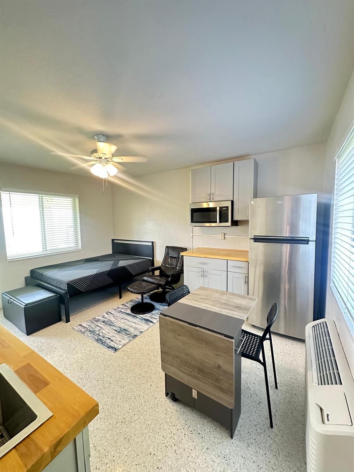 HOLLYWOOD SOUTH - Residential Lease