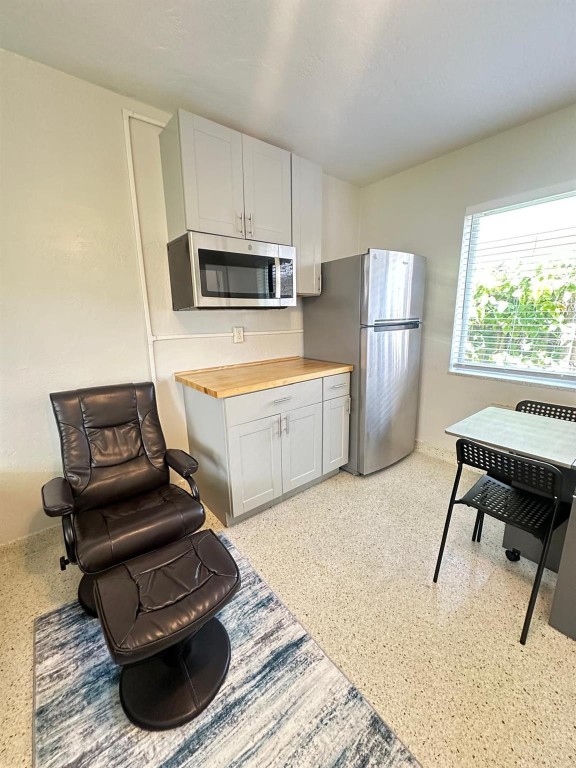 HOLLYWOOD SOUTH - Residential Lease