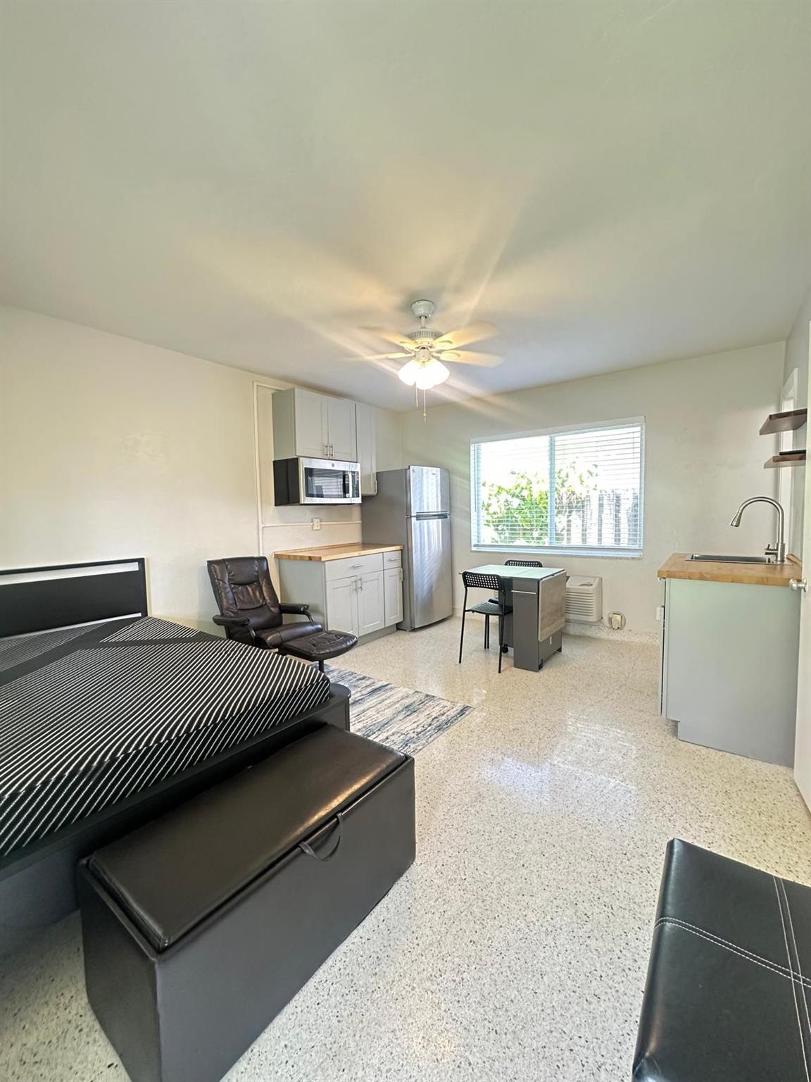 HOLLYWOOD SOUTH - Residential Lease