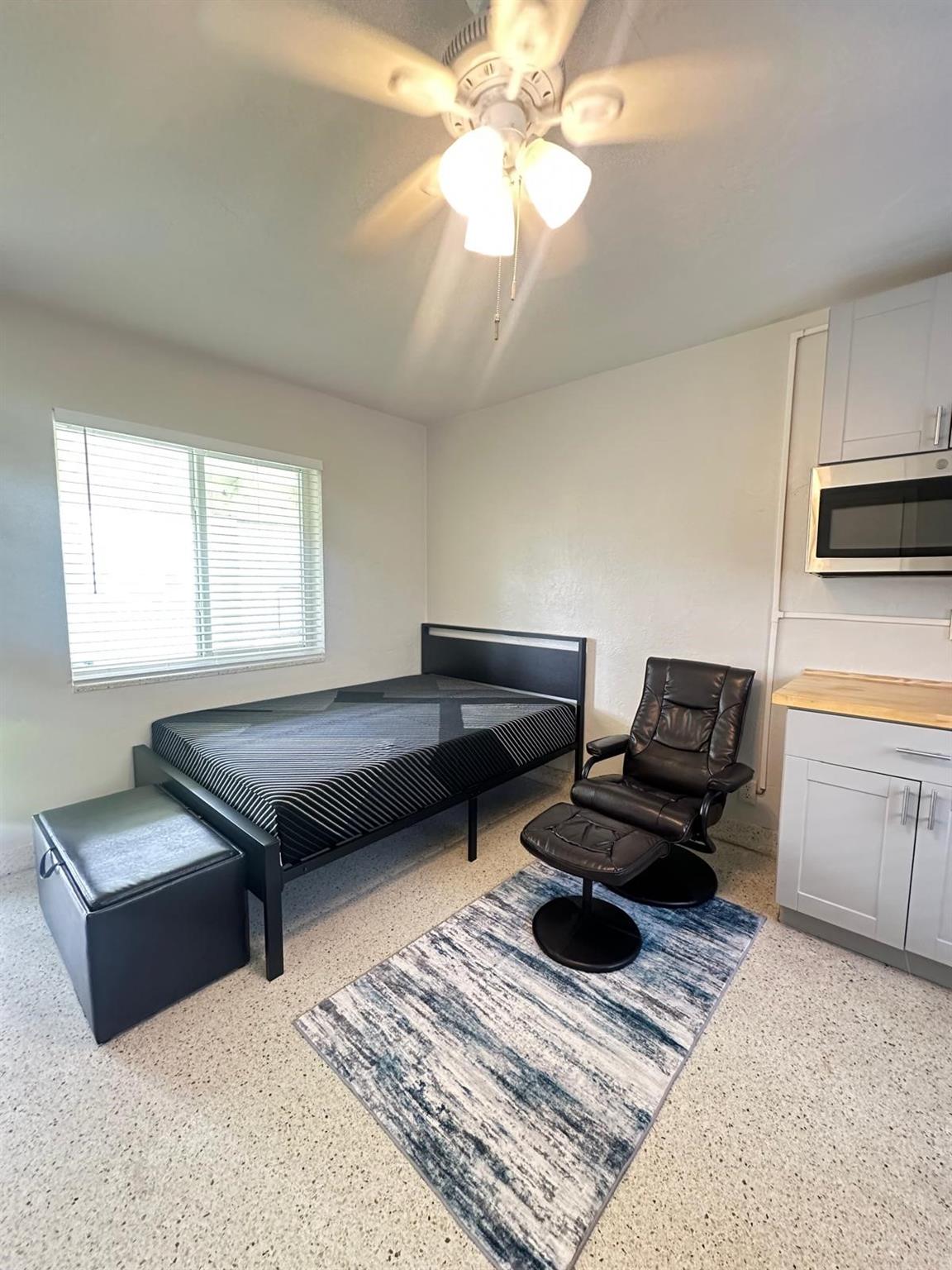 HOLLYWOOD SOUTH - Residential Lease