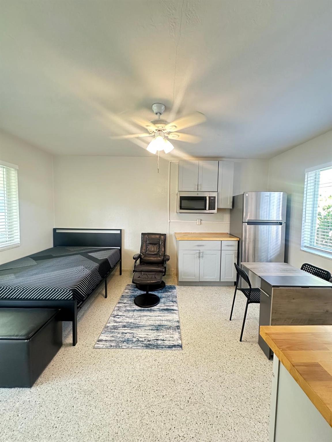 HOLLYWOOD SOUTH - Residential Lease