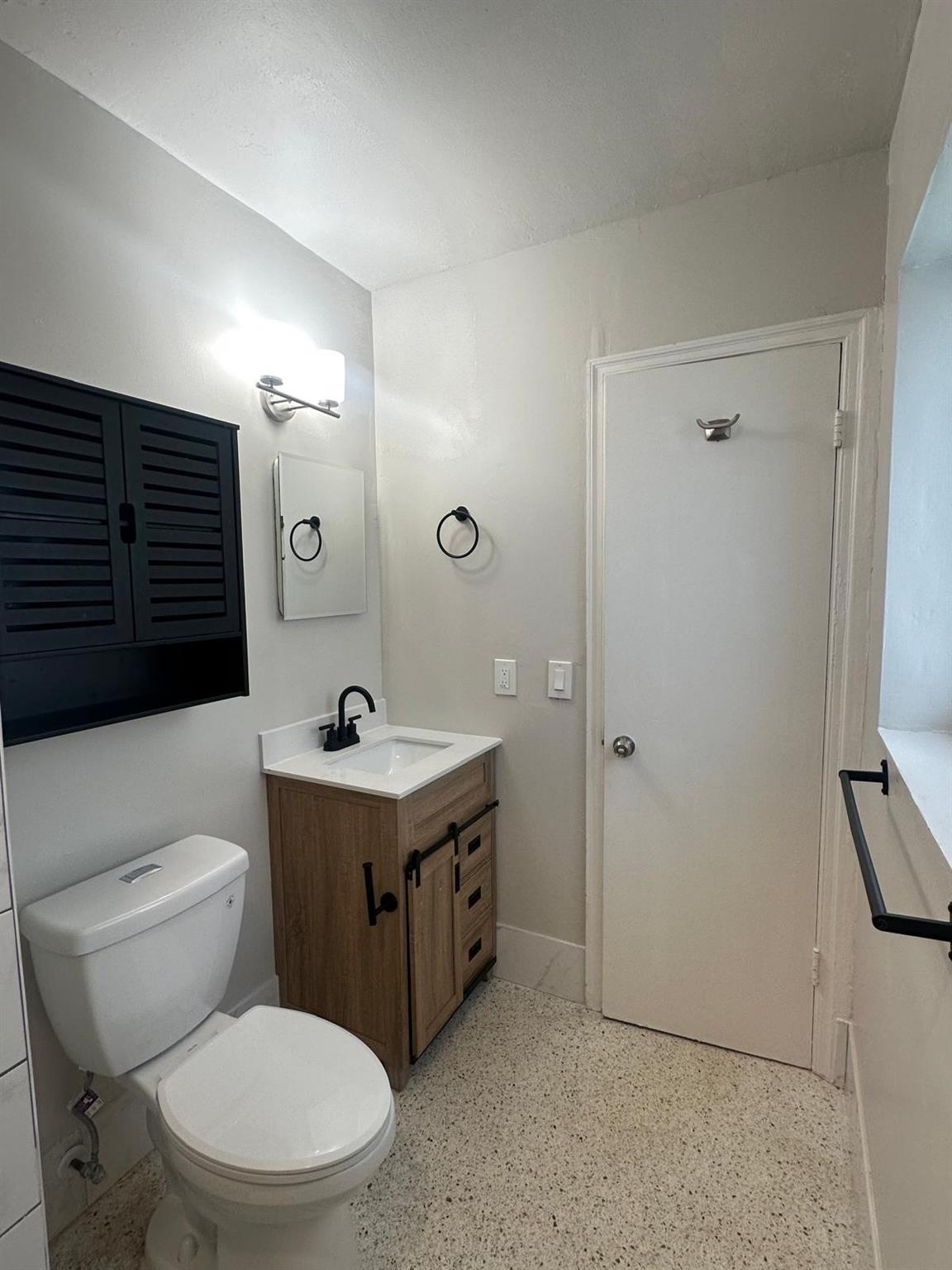 HOLLYWOOD SOUTH - Residential Lease