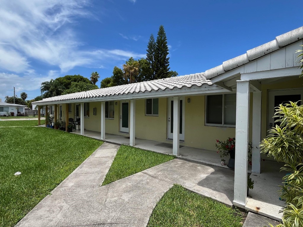 HOLLYWOOD SOUTH - Residential Lease