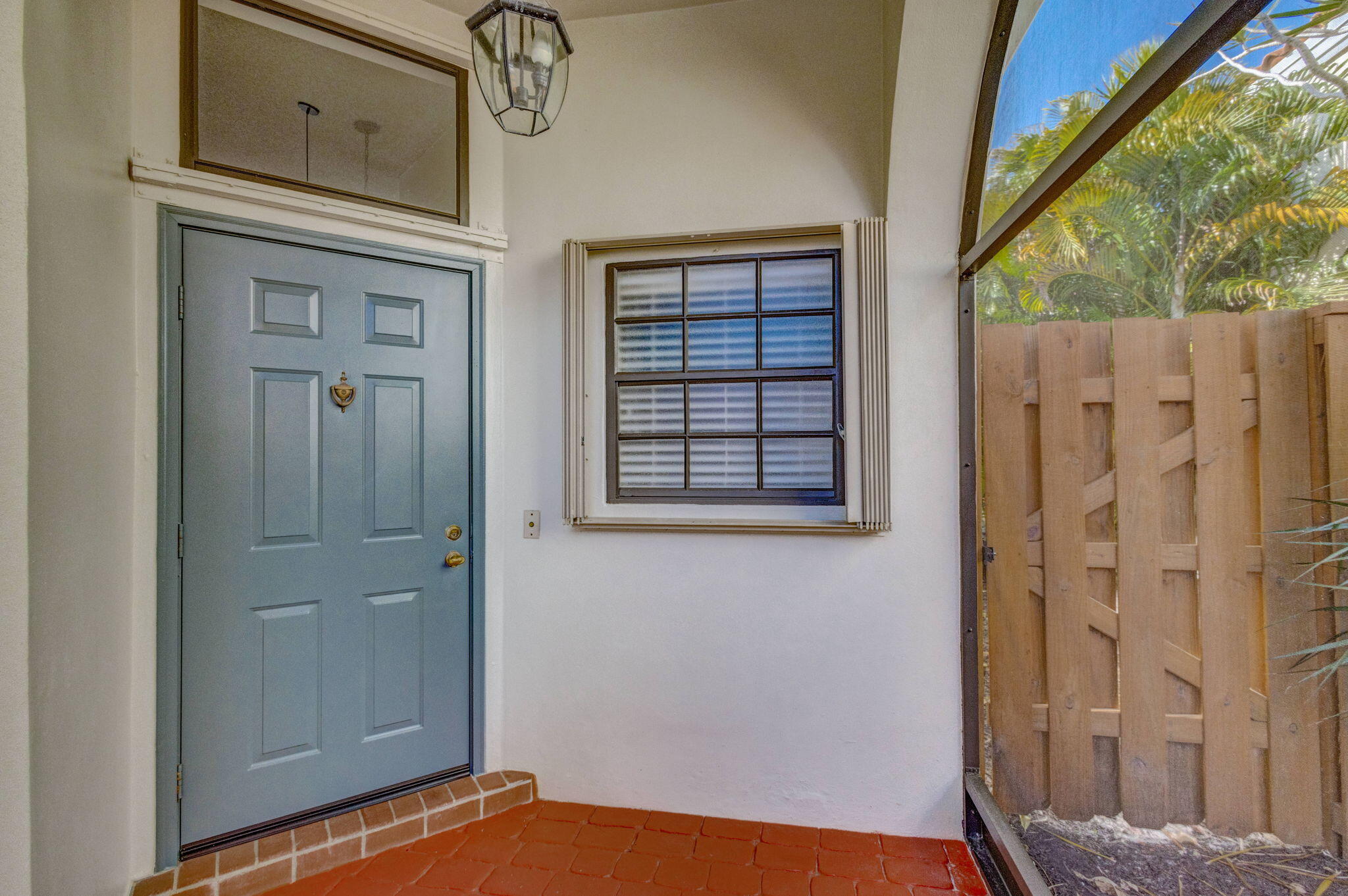 2556 La Cristal Circle