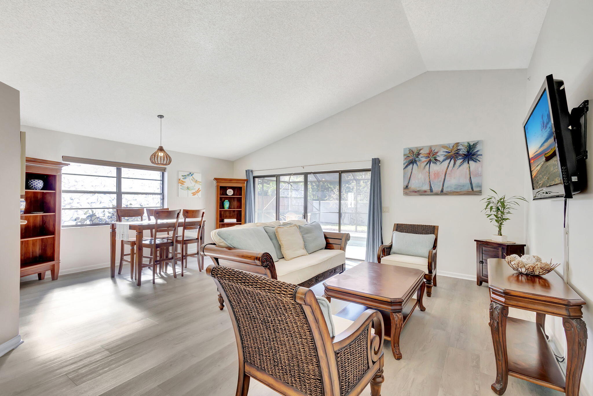 2556 La Cristal Circle