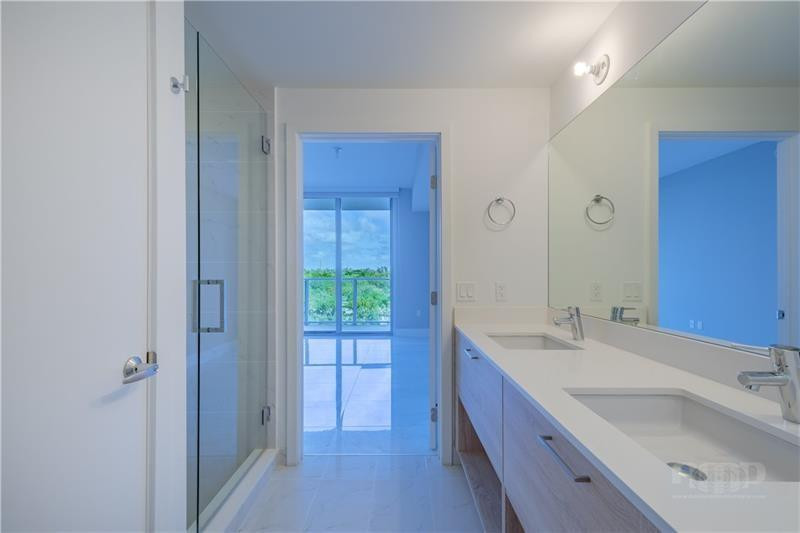 16385 Biscayne Boulevard 405