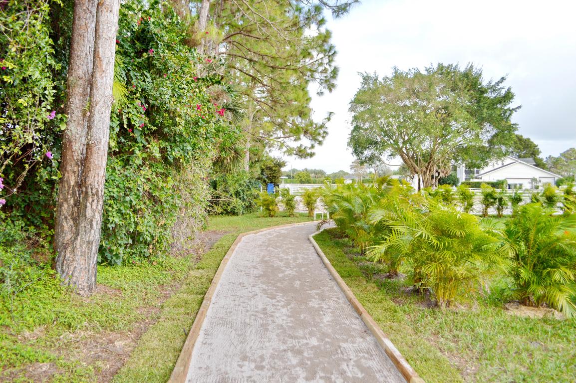 SADDLE TRAIL PARK OF WELLINGTON - Land