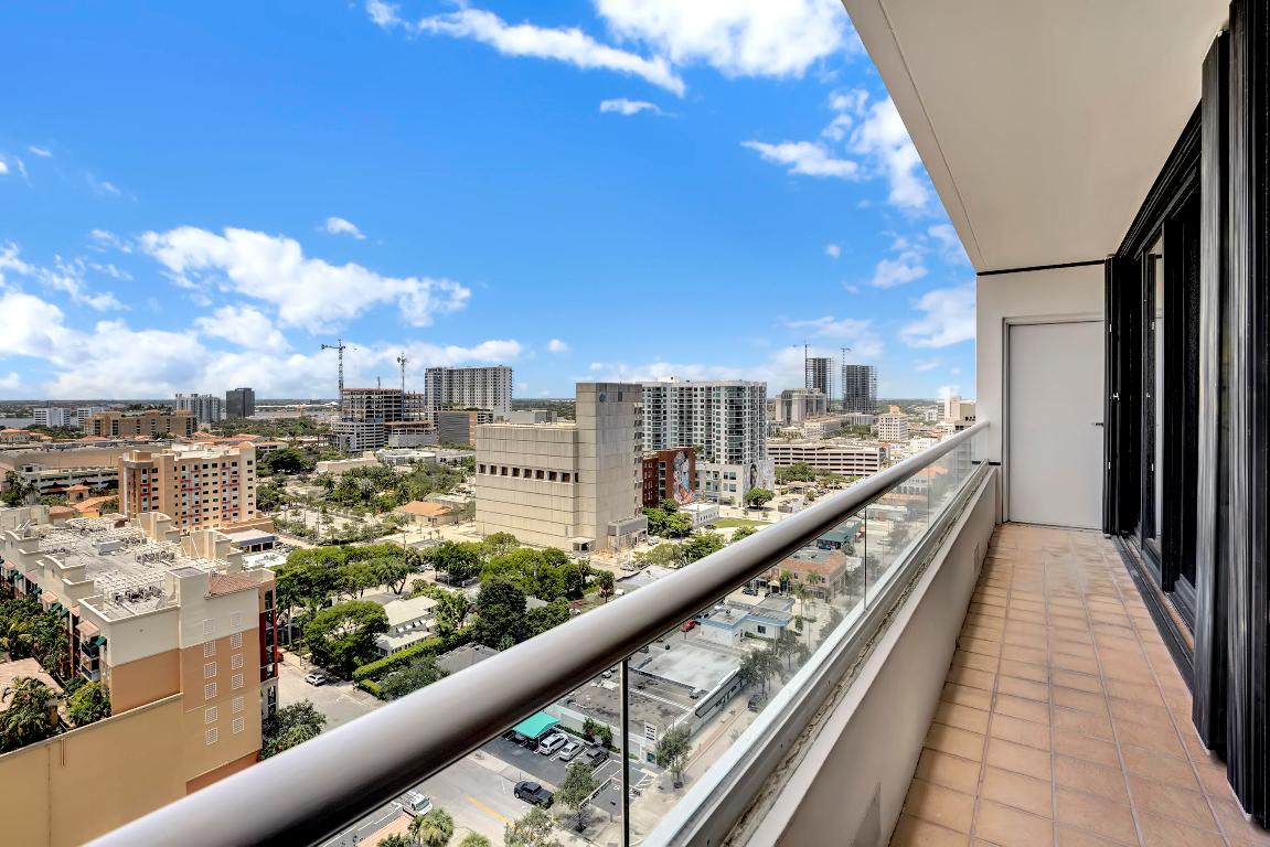 TRUMP PLAZA OF THE PALM BEACHES CONDO - Residential