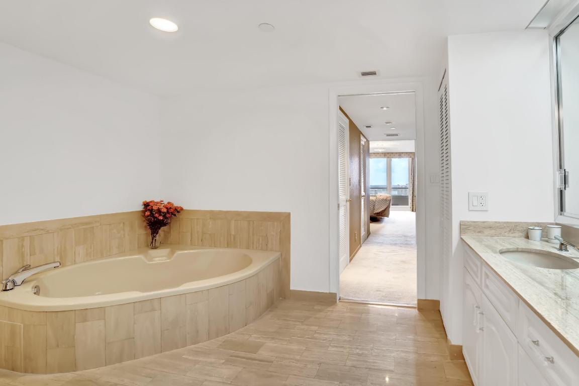 TRUMP PLAZA OF THE PALM BEACHES CONDO - Residential