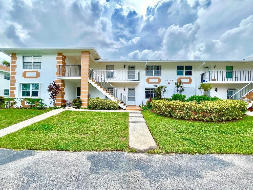Photo of 1219 S Lakes End Drive #B1, Fort Pierce, FL 34982 (MLS # R11115997)