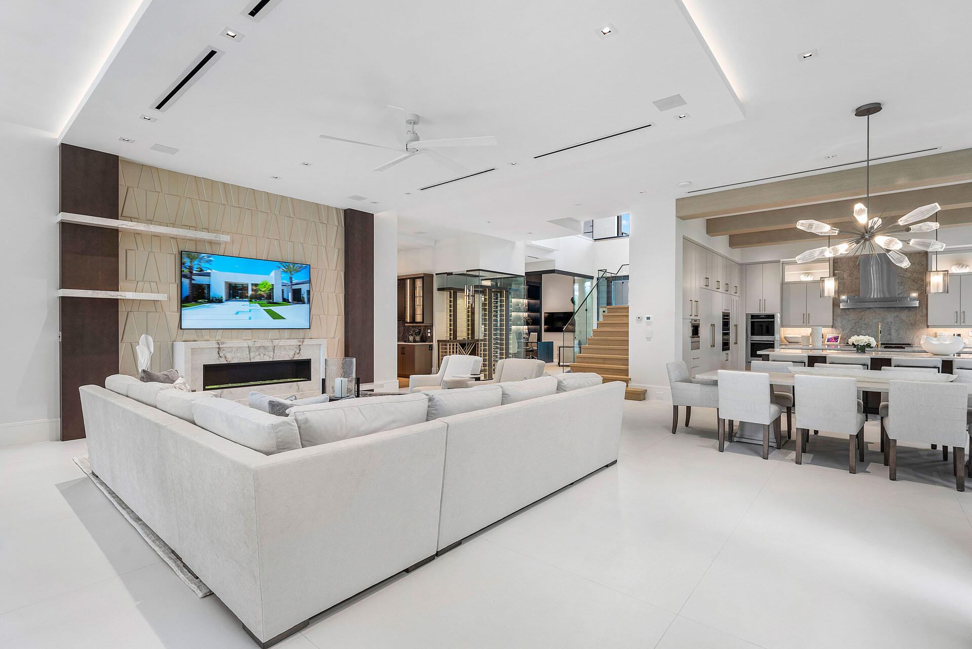 ROYAL PALM YACHT & COUNTRY CLUB - Residential