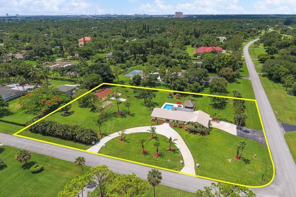 Photo of 8767 Nashua Drive, Palm Beach Gardens, FL 33418 (MLS # R10704050)