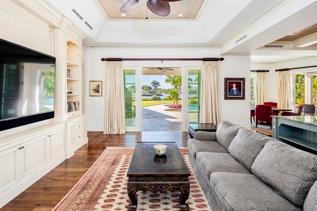 MC LOUTH - Residential