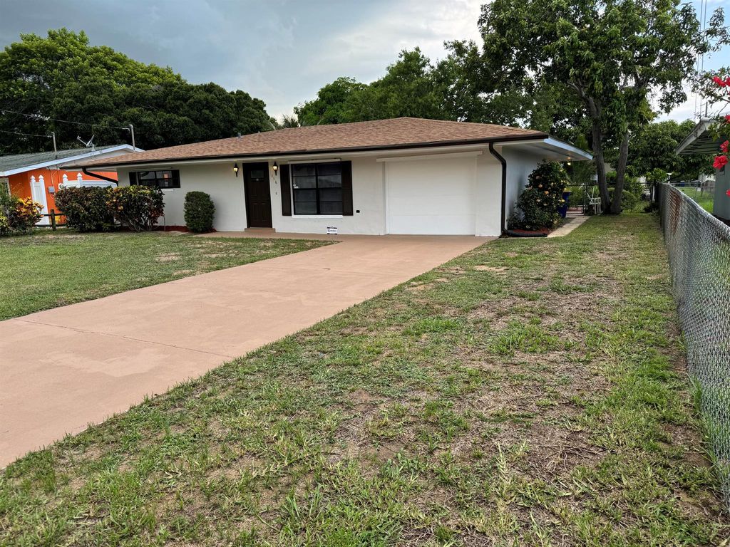 Photo of 116 Wistera Avenue, Fort Pierce, FL 34982 (MLS # R11000210)