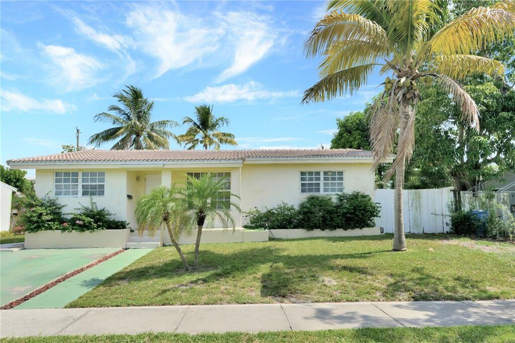 Photo of 71 NE 56th Court, Oakland Park, FL 33334 (MLS # B26080129)