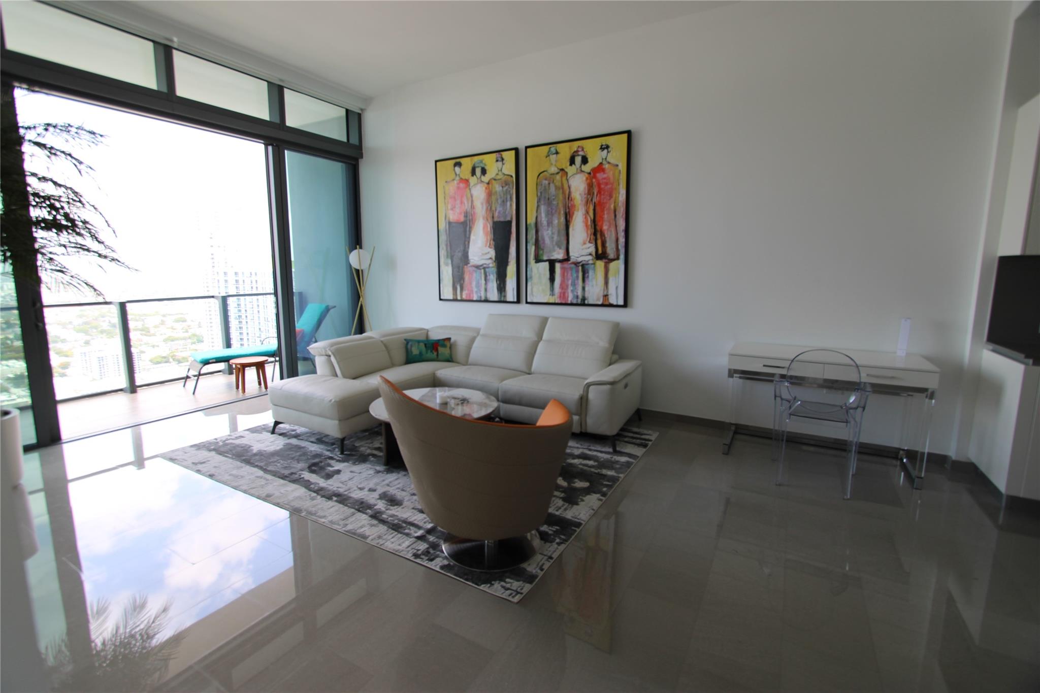 88 SW 7th St 4008