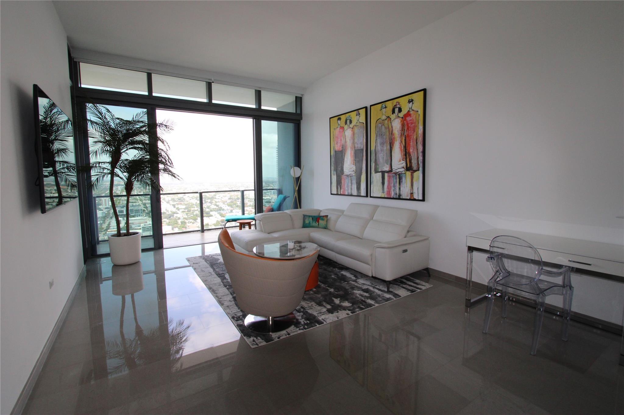 88 SW 7th St 4008
