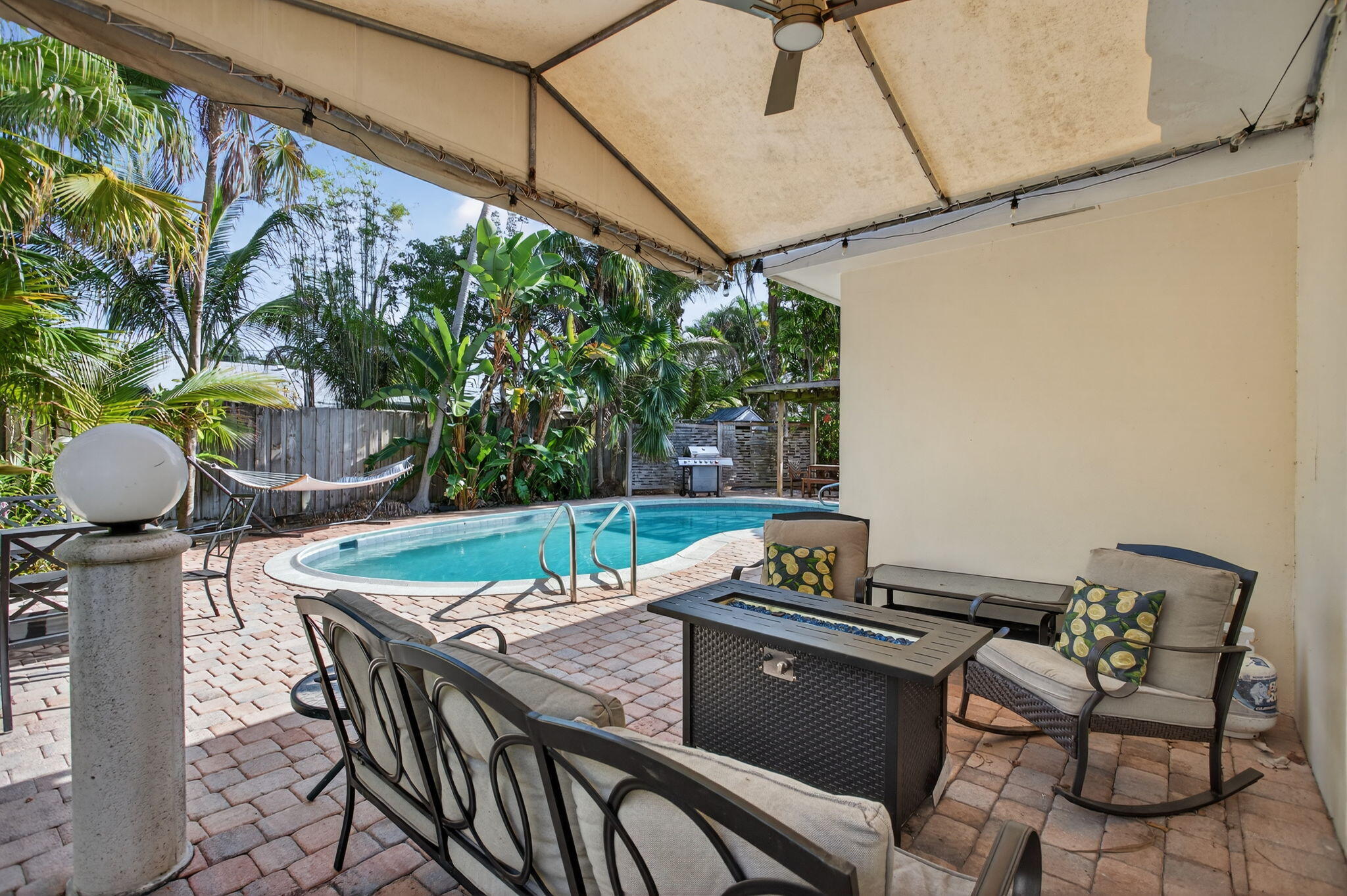 CORAL POINT - Residential