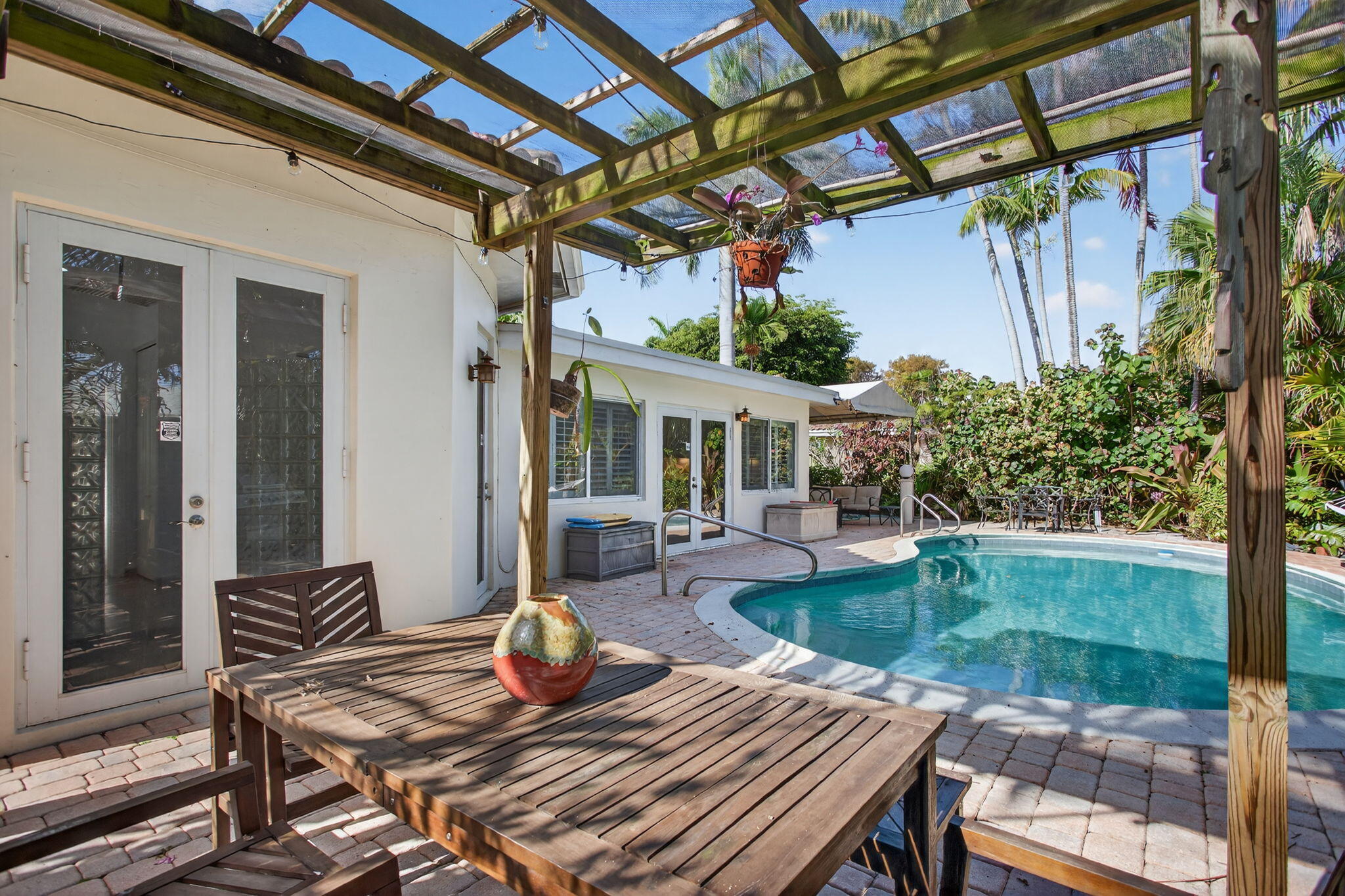 CORAL POINT - Residential