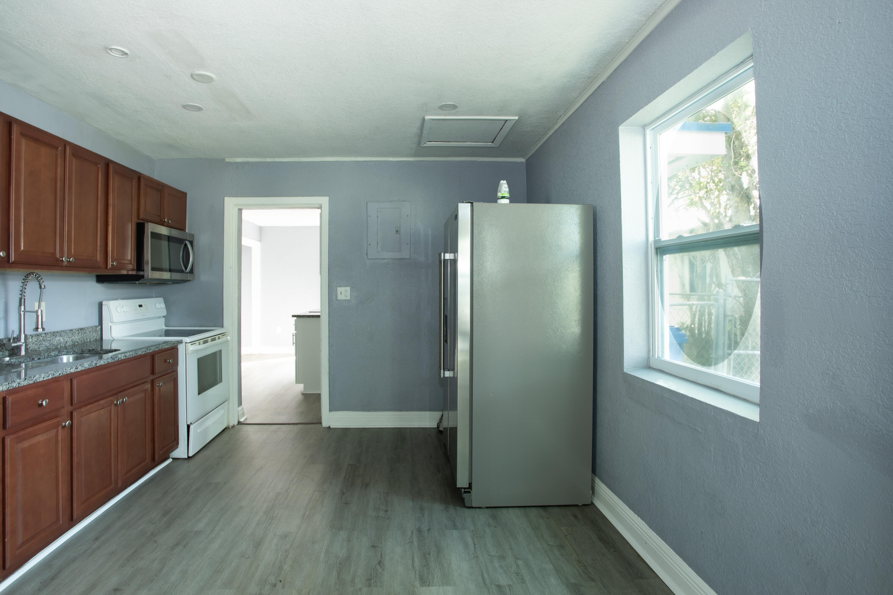 RIVIERA BEACH HGTS ADD 3 IN - Residential Lease