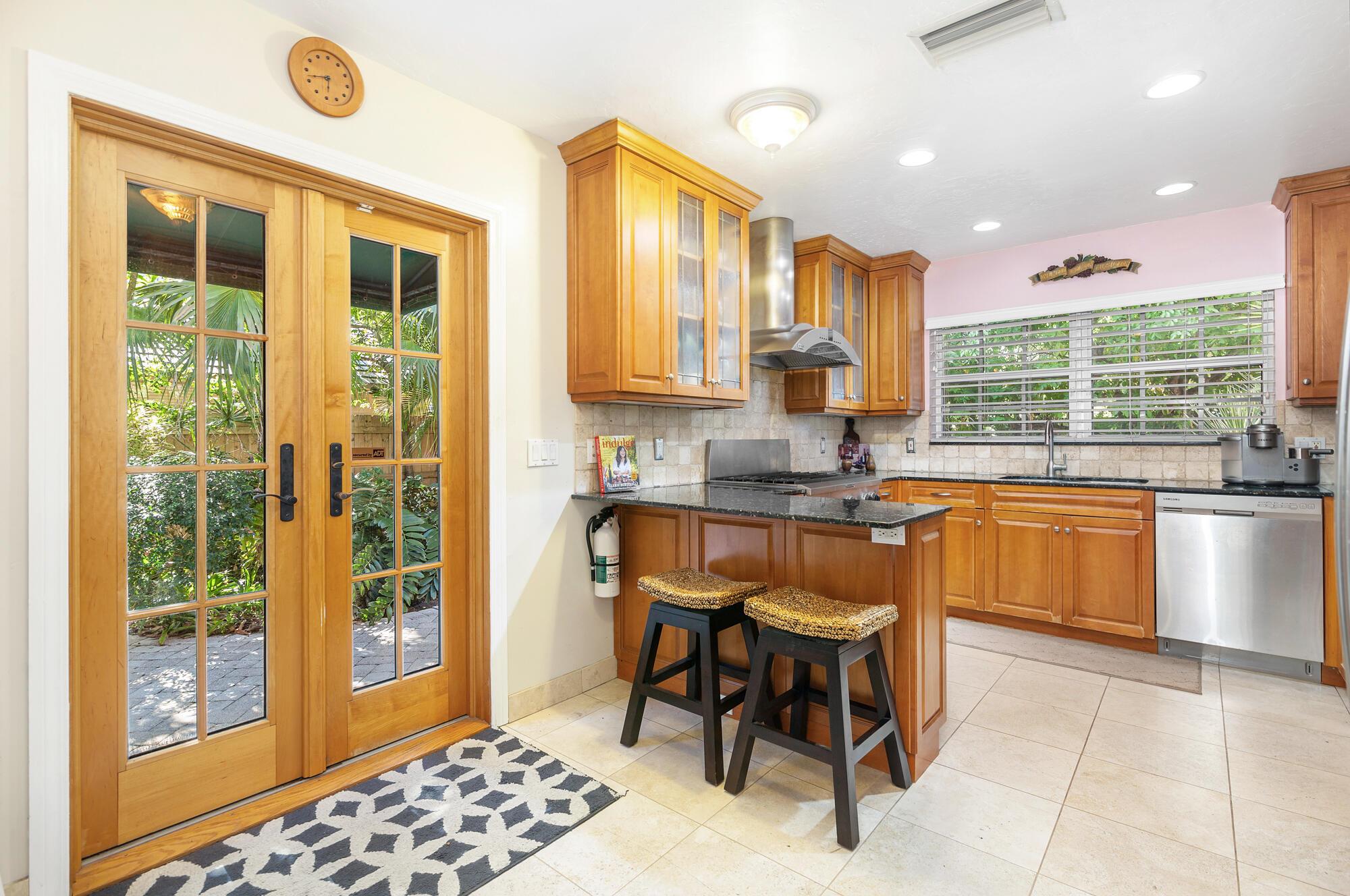 EL CID COURT IN - Residential