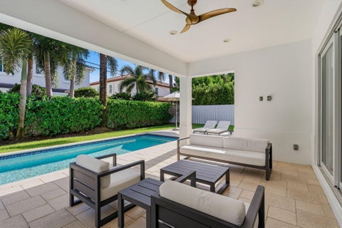 Tiny photo for 464 NE 8TH Street, Boca Raton, FL 33432 (MLS # B26070347)