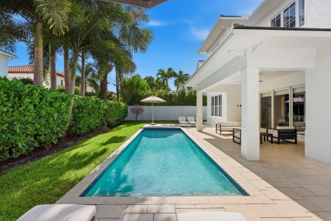 Tiny photo for 464 NE 8TH Street, Boca Raton, FL 33432 (MLS # B26070347)
