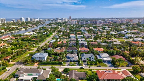 Tiny photo for 464 NE 8TH Street, Boca Raton, FL 33432 (MLS # B26070347)