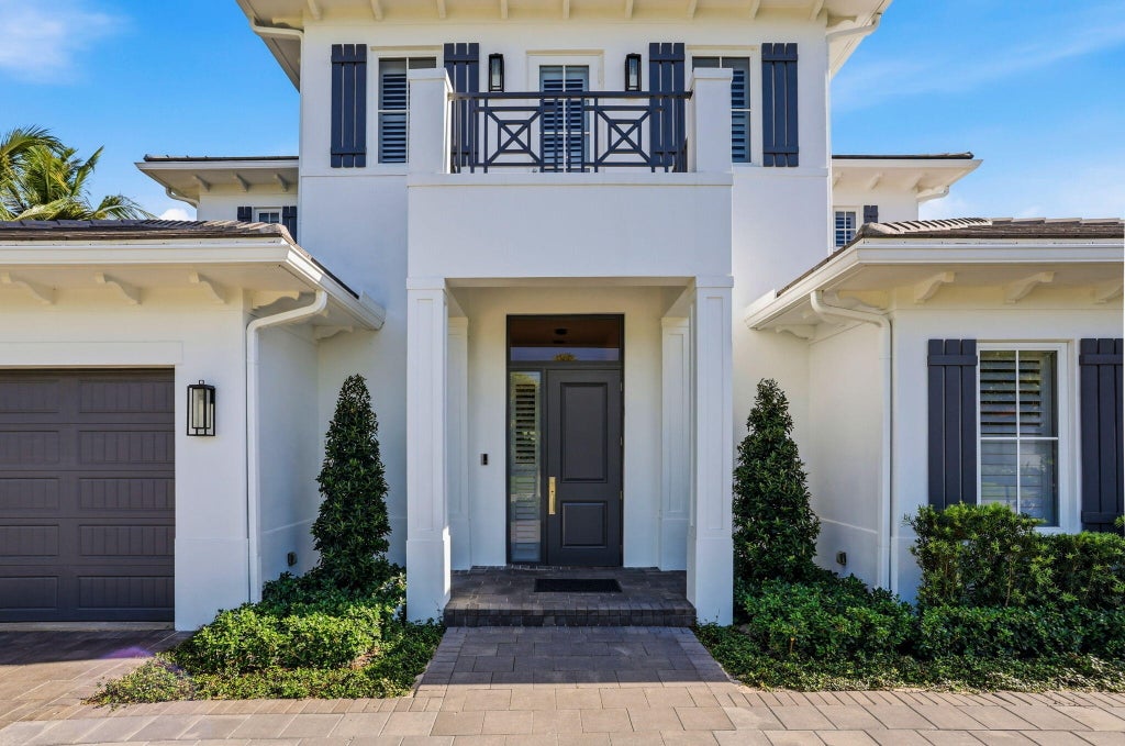 Photo of 464 NE 8TH Street, Boca Raton, FL 33432 (MLS # B26070347)