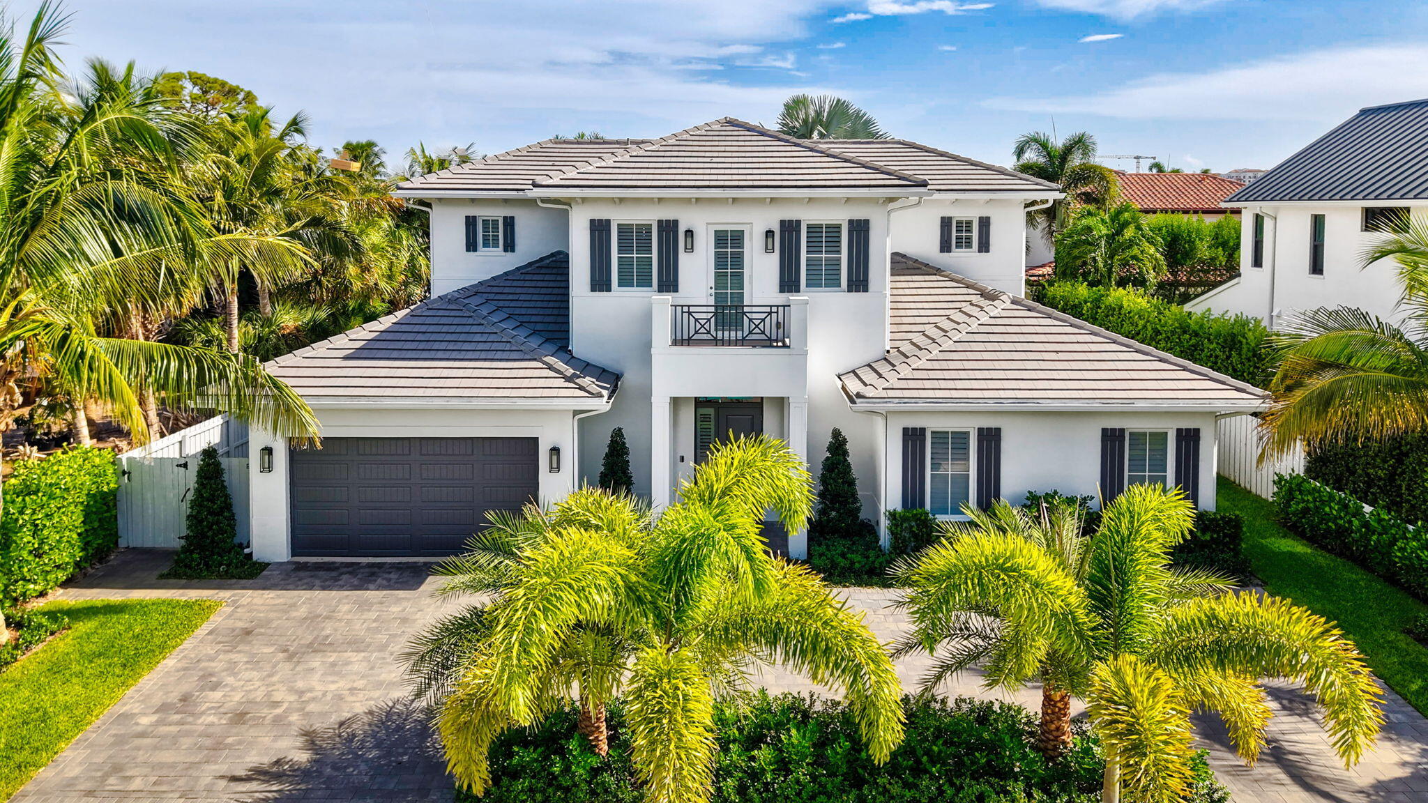 464 NE 8TH Street