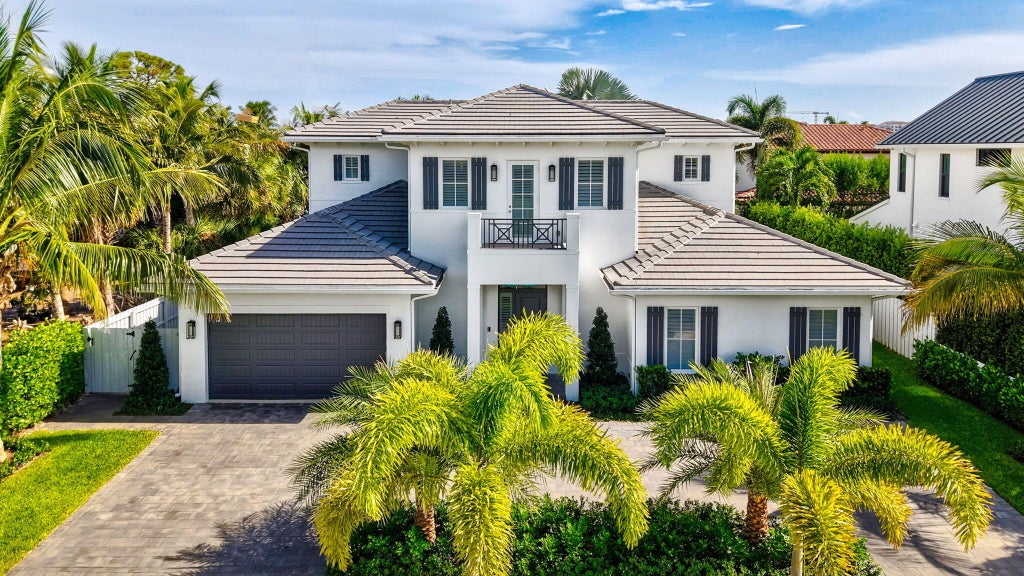 Photo of 464 NE 8TH Street, Boca Raton, FL 33432 (MLS # B26070347)