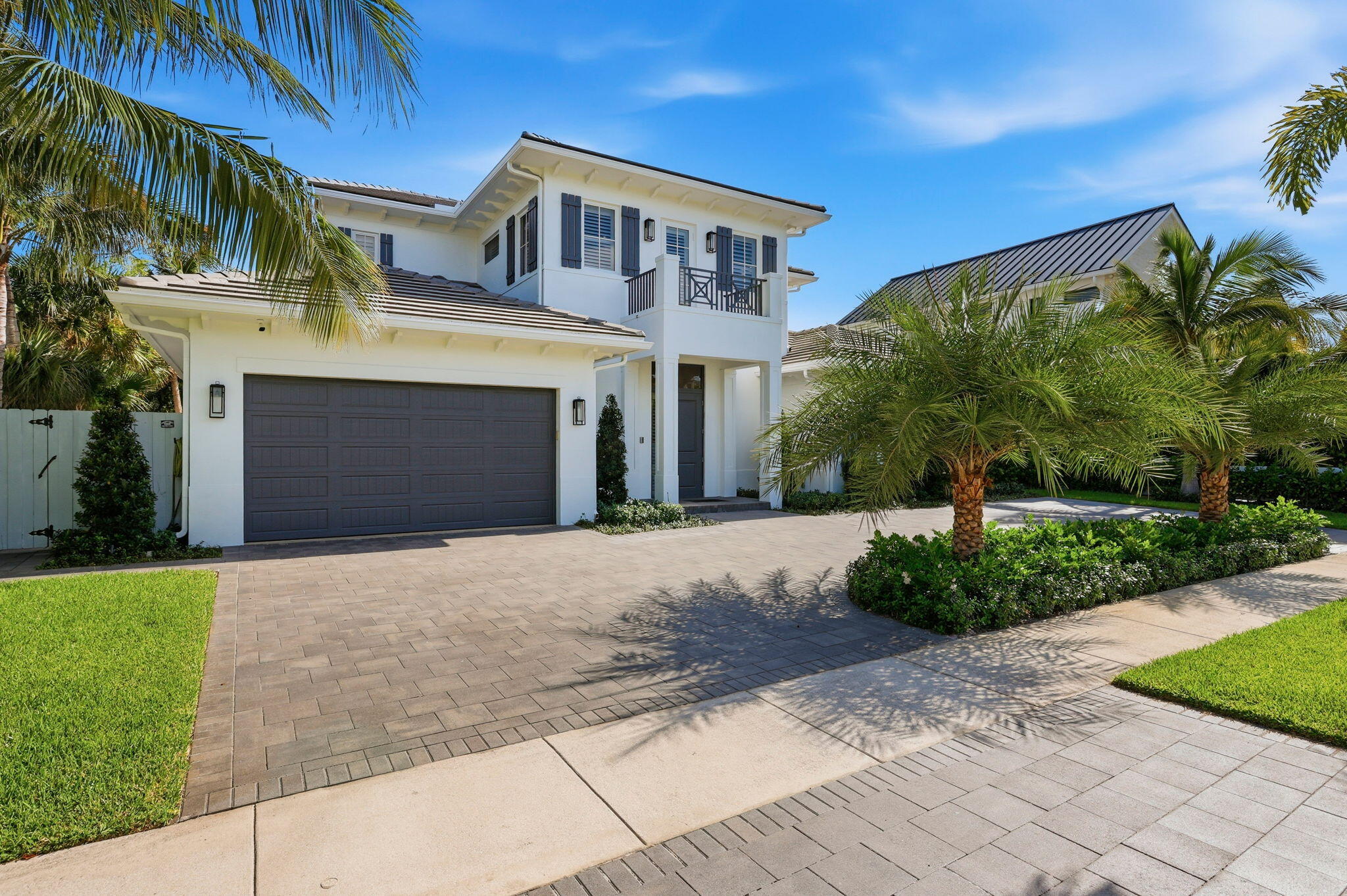 464 NE 8TH Street