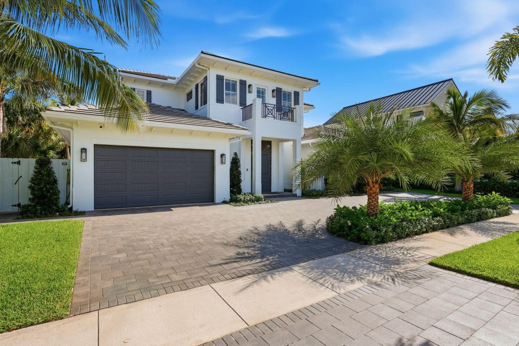 Photo of 464 NE 8TH Street, Boca Raton, FL 33432 (MLS # B26070347)