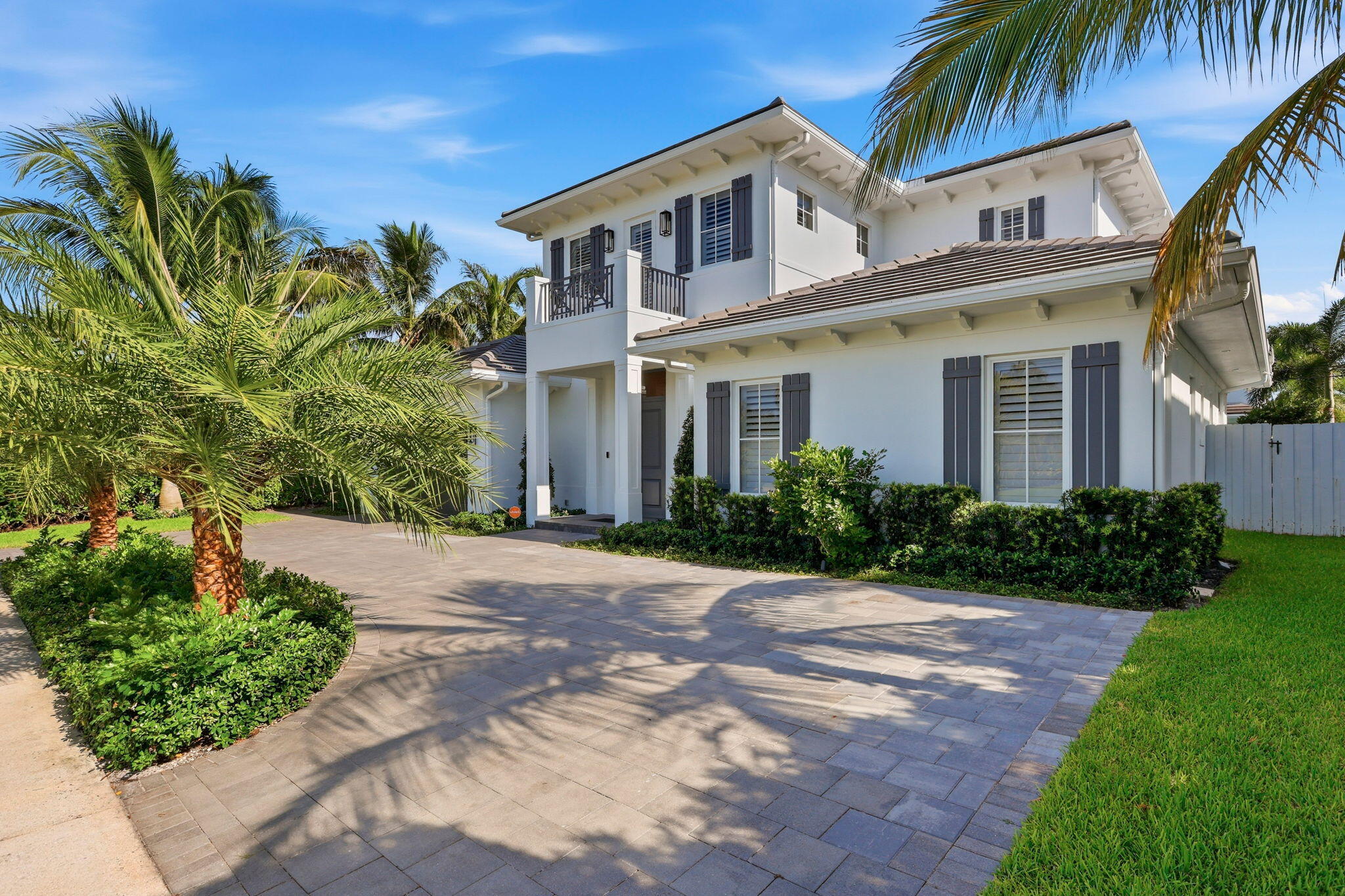 464 NE 8TH Street