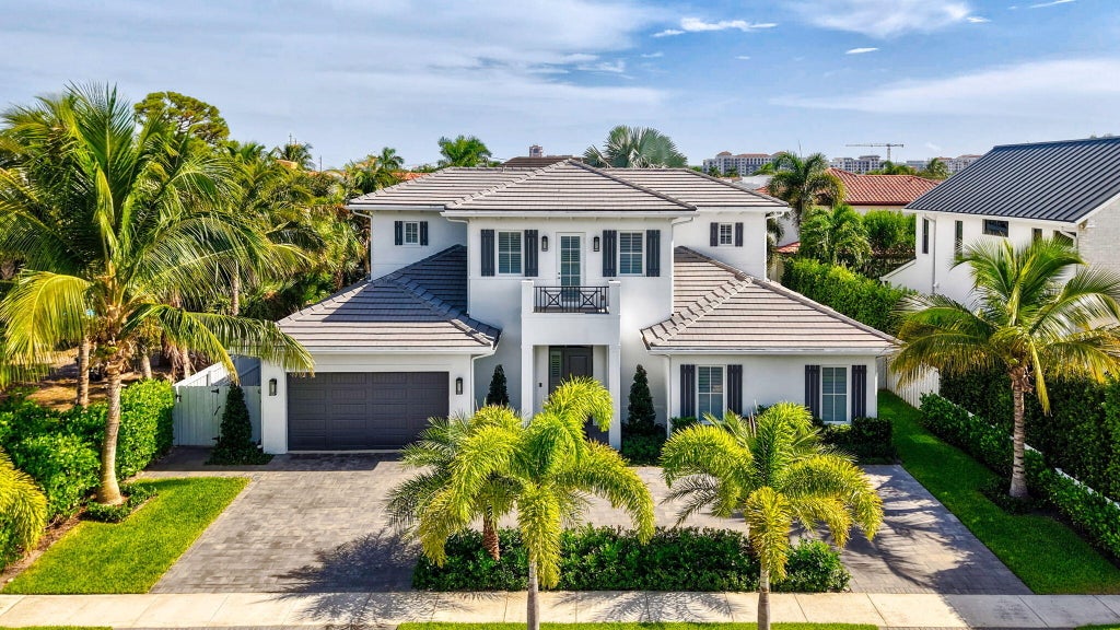 Photo of 464 NE 8TH Street, Boca Raton, FL 33432 (MLS # B26070347)