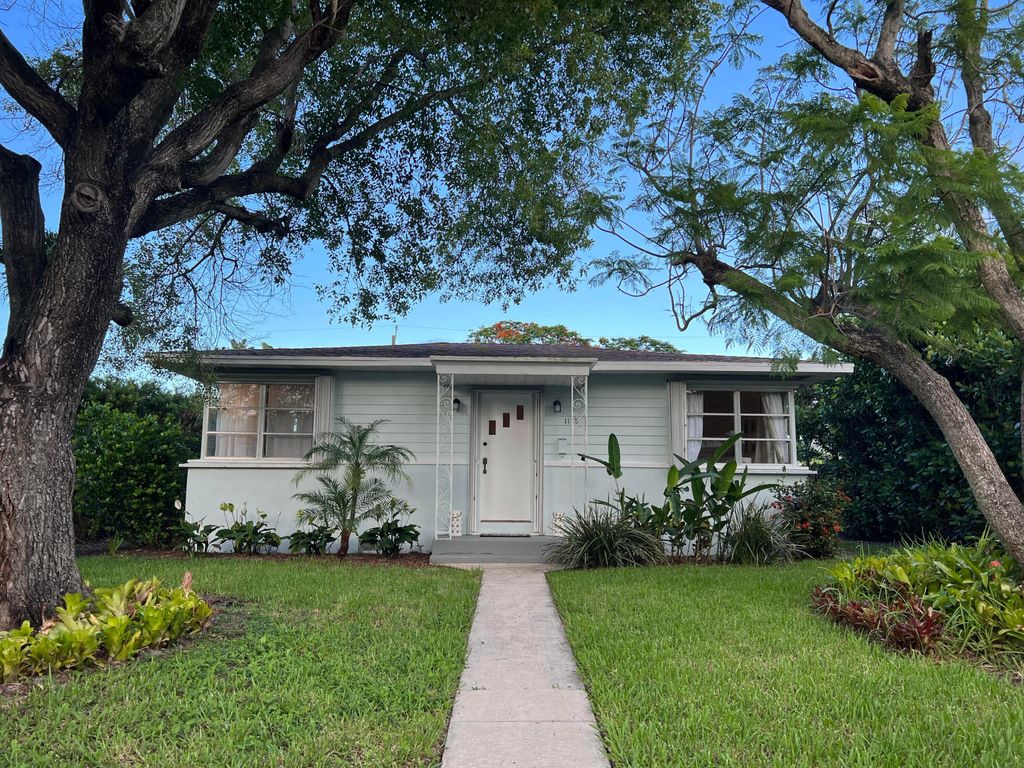 Photo of 1118 N K Street, Lake Worth Beach, FL 33460 (MLS # R11150893)