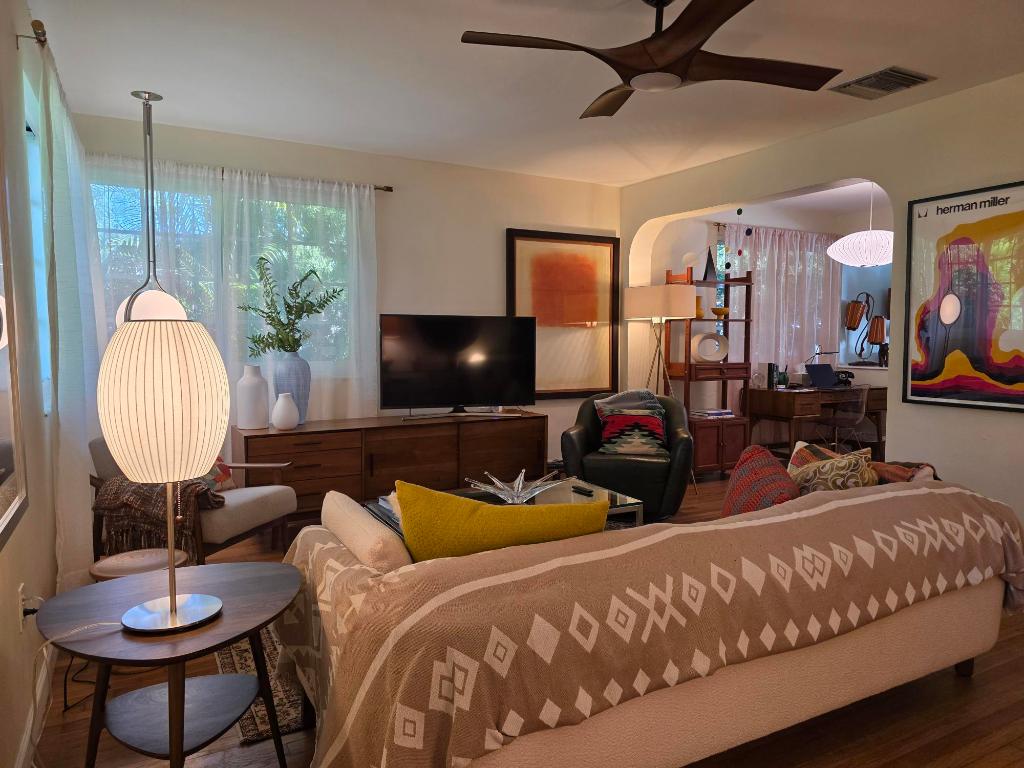 LAKE WORTH TOWN OF - Residential Lease