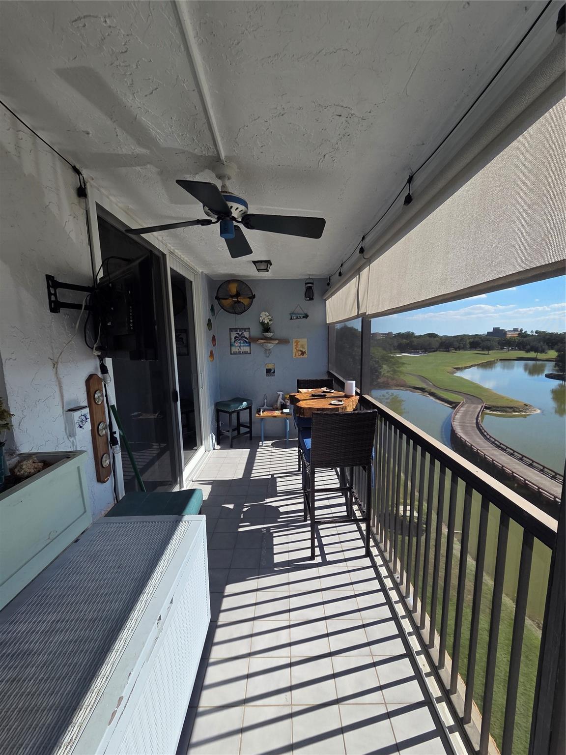 ROLLING HILLS - Residential