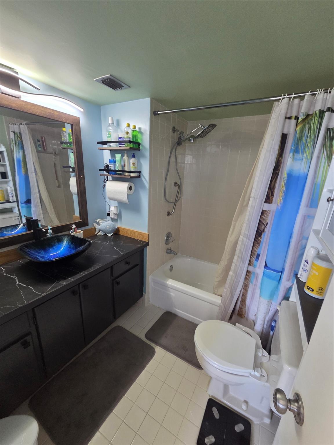 ROLLING HILLS - Residential