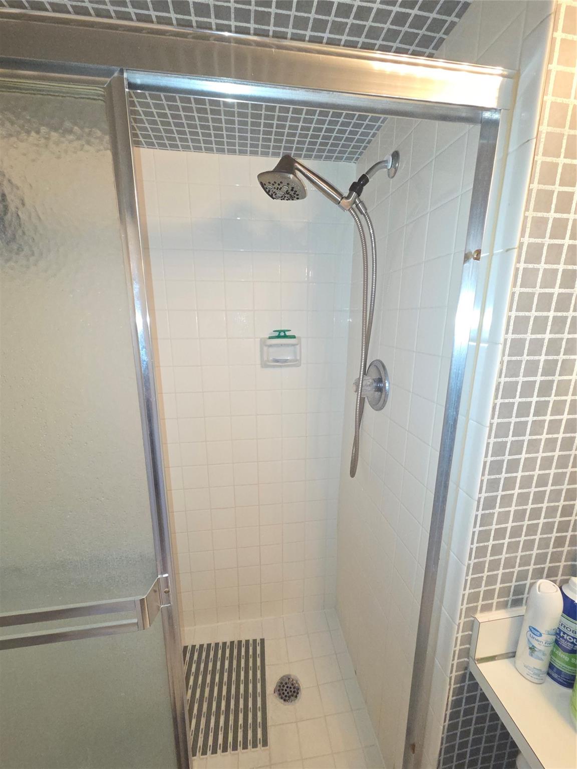 ROLLING HILLS - Residential