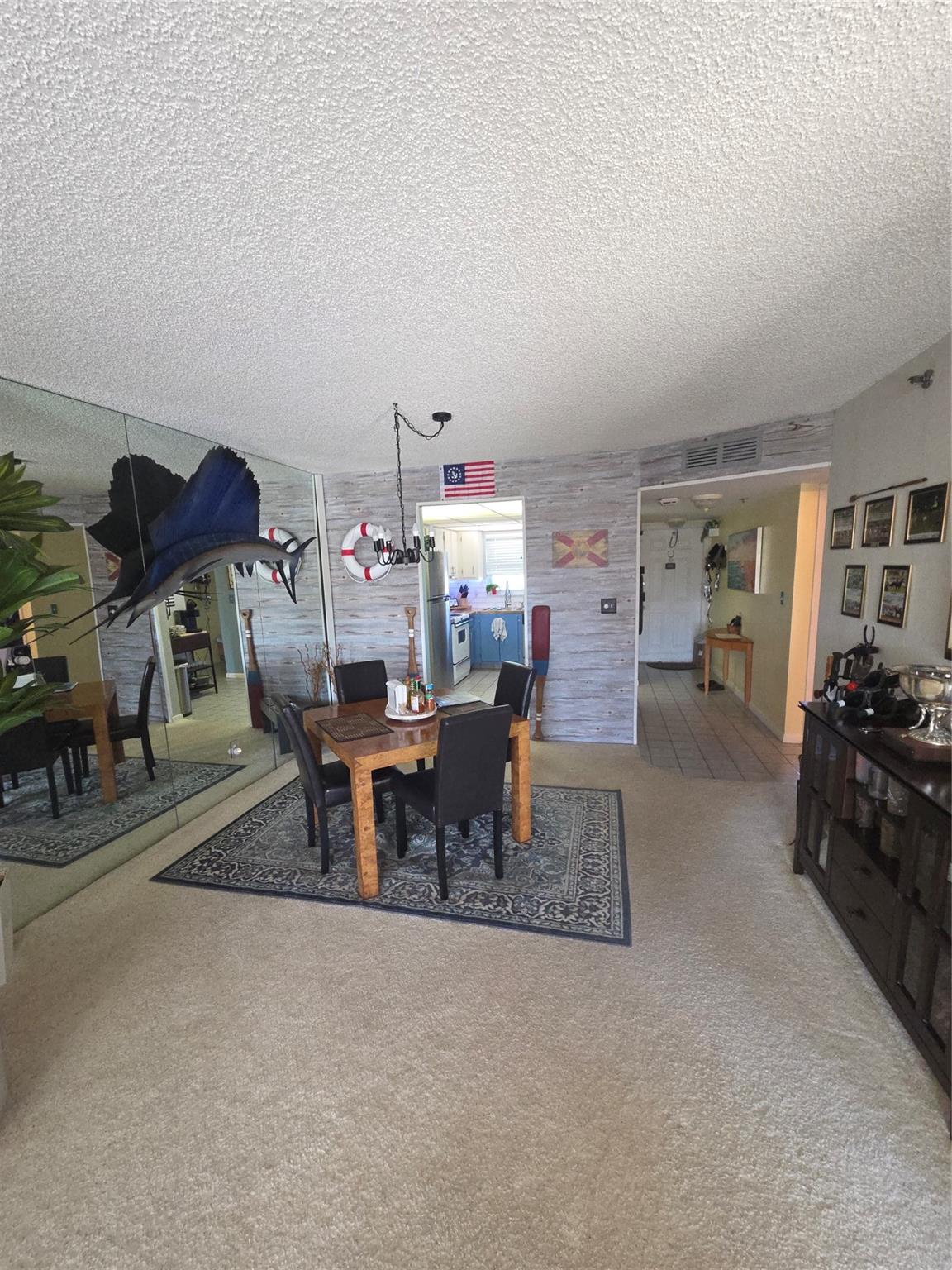 ROLLING HILLS - Residential