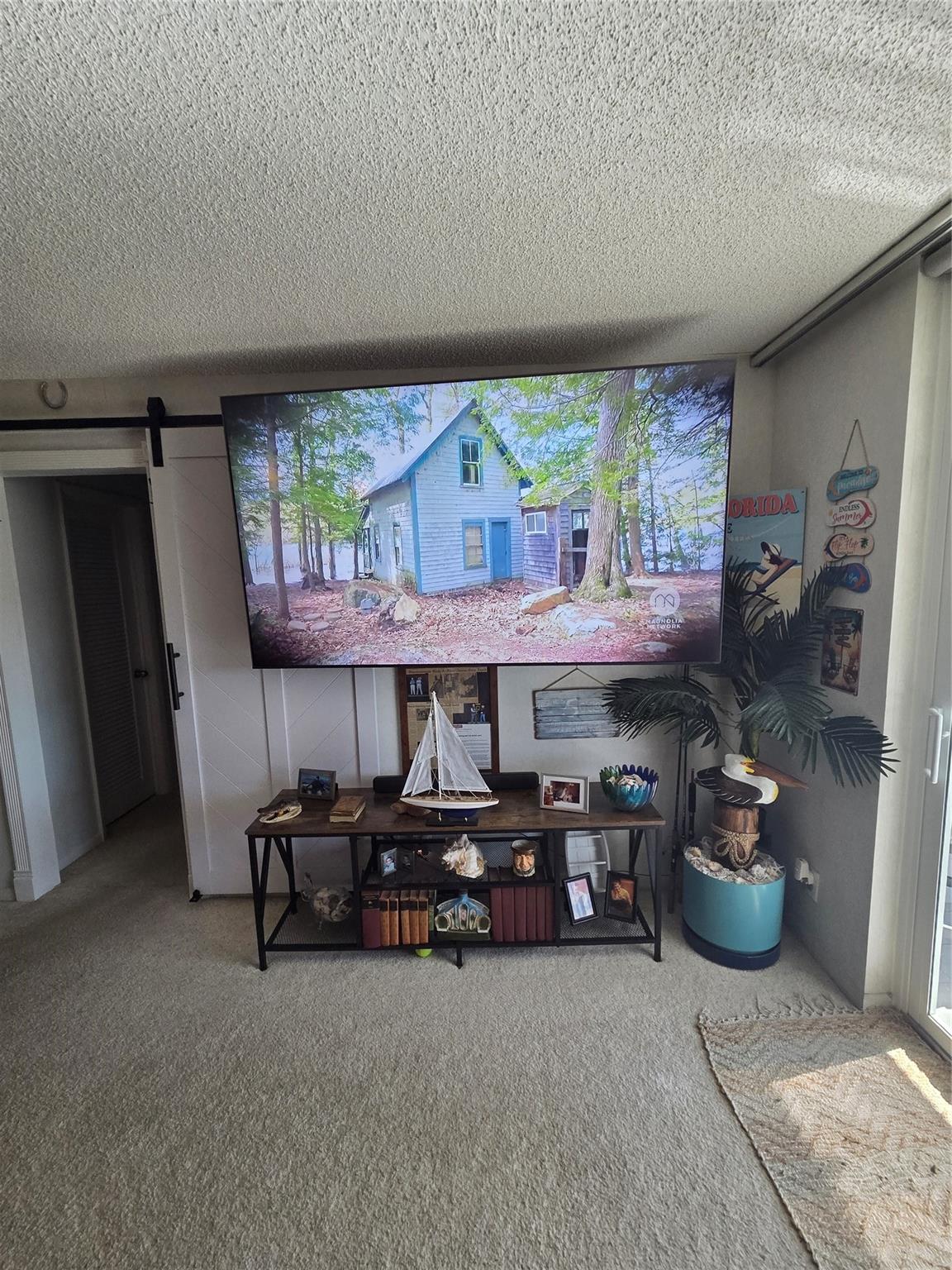 ROLLING HILLS - Residential