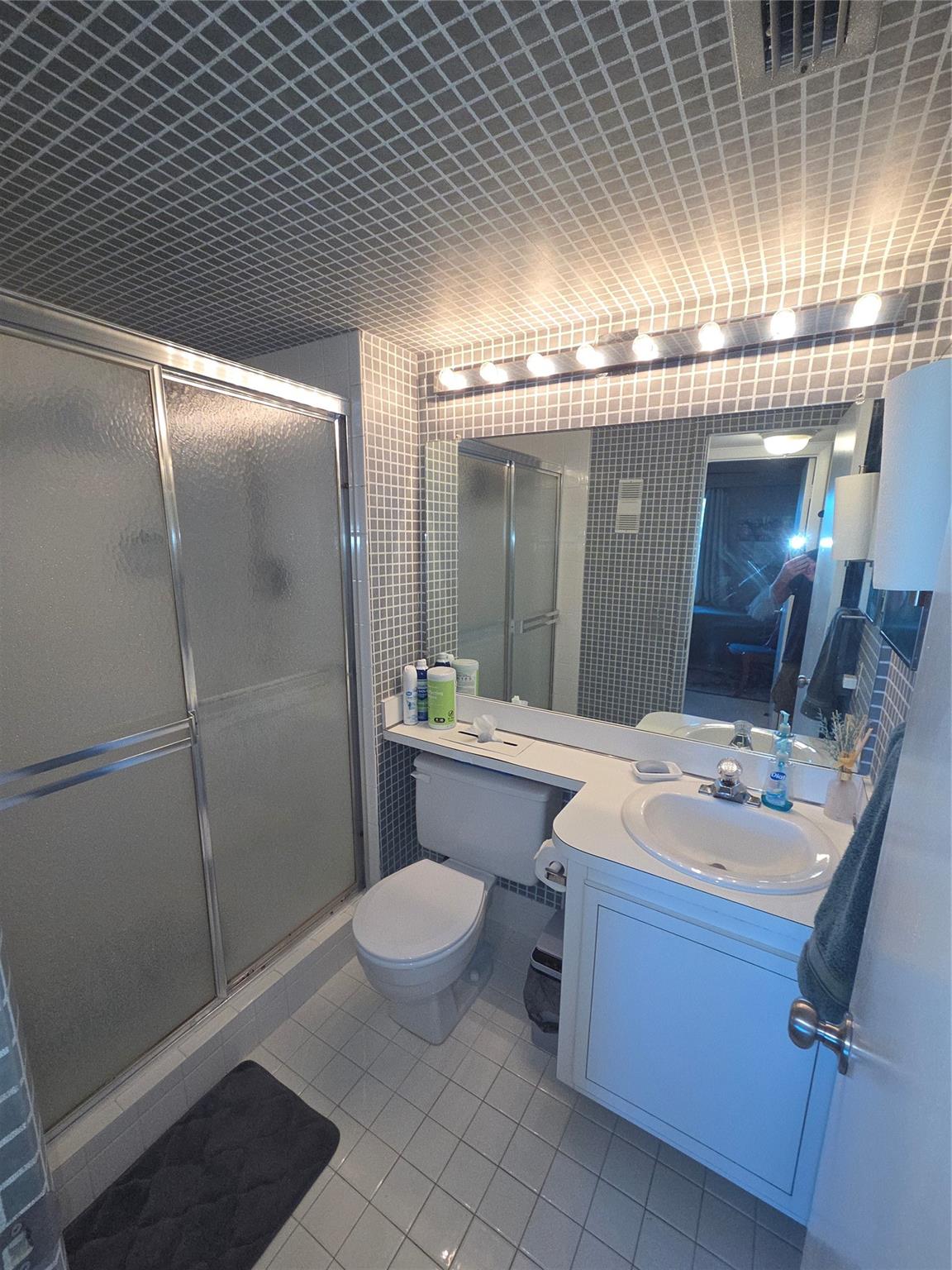 ROLLING HILLS - Residential