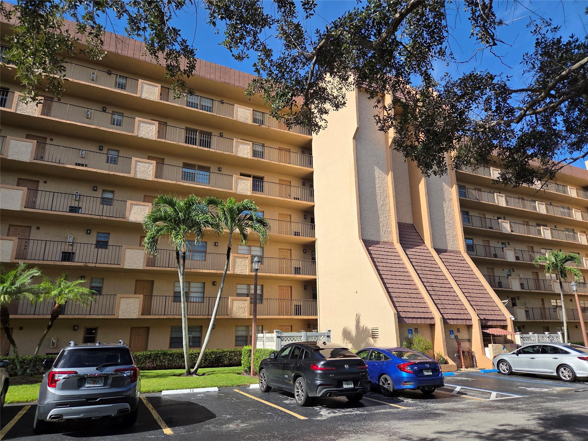 ROLLING HILLS - Residential