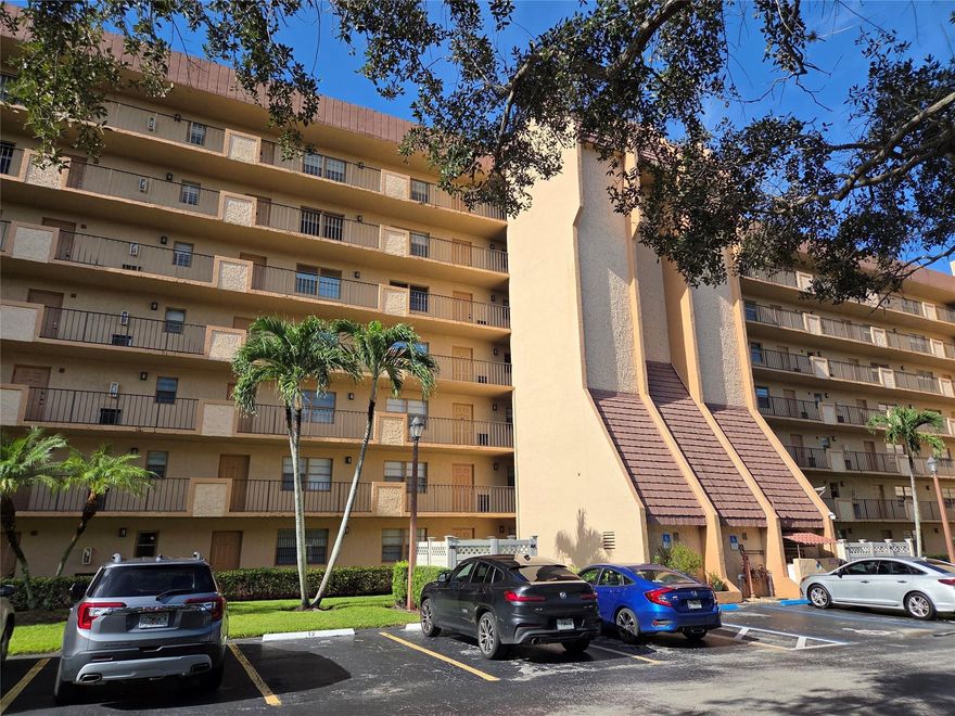 LARGEST MODEL IN BUILDING EXTRA LIVING ROOM SPACE.  THIS UNIT HAS HURRICANE IMPACT WINDOWS AND SLIDER INSTALLED IN 2023 NOTE MOST UNITS IN BUILD DO NOT HAVE THIS UPGRADE.  ALL WALL ATTACHED TV'S WILL STAY. GREAT LAKE AND GOLF COURSE VIEWS  ALSO CLOSE TO THE COMPLEX POOL AND CLUBHOUSE.
CLOSE TO NSU AND BC GREAT FOR STUDENTS GOOD INVESTMENT FOR THE FAMILY. CLOSE TO SHOPPING AND DINNING