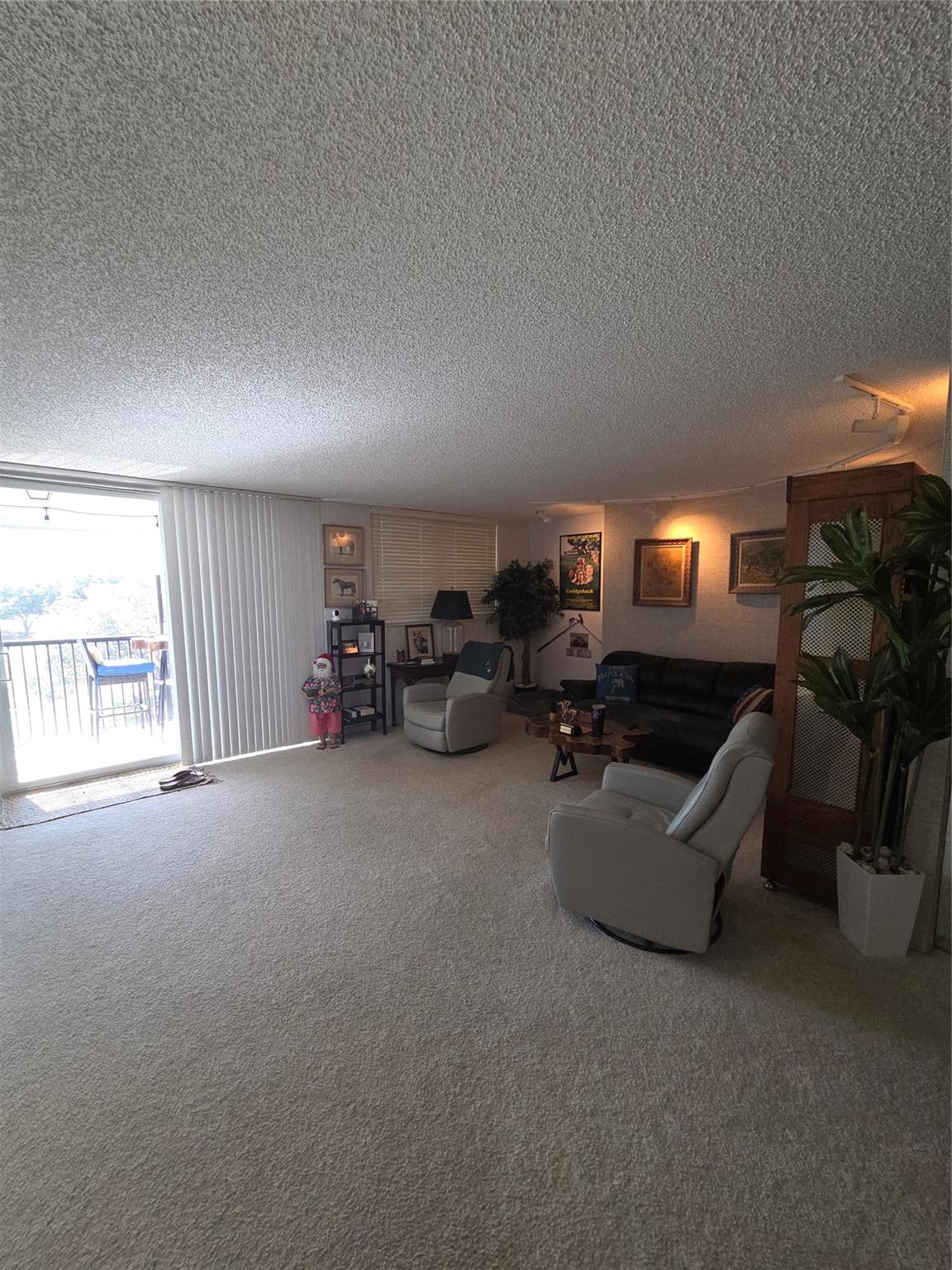 ROLLING HILLS - Residential