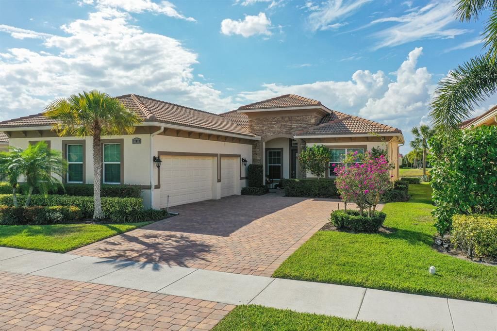 Photo of 17019 SW Sapri Way, Port St Lucie, FL 34986 (MLS # R10878520)