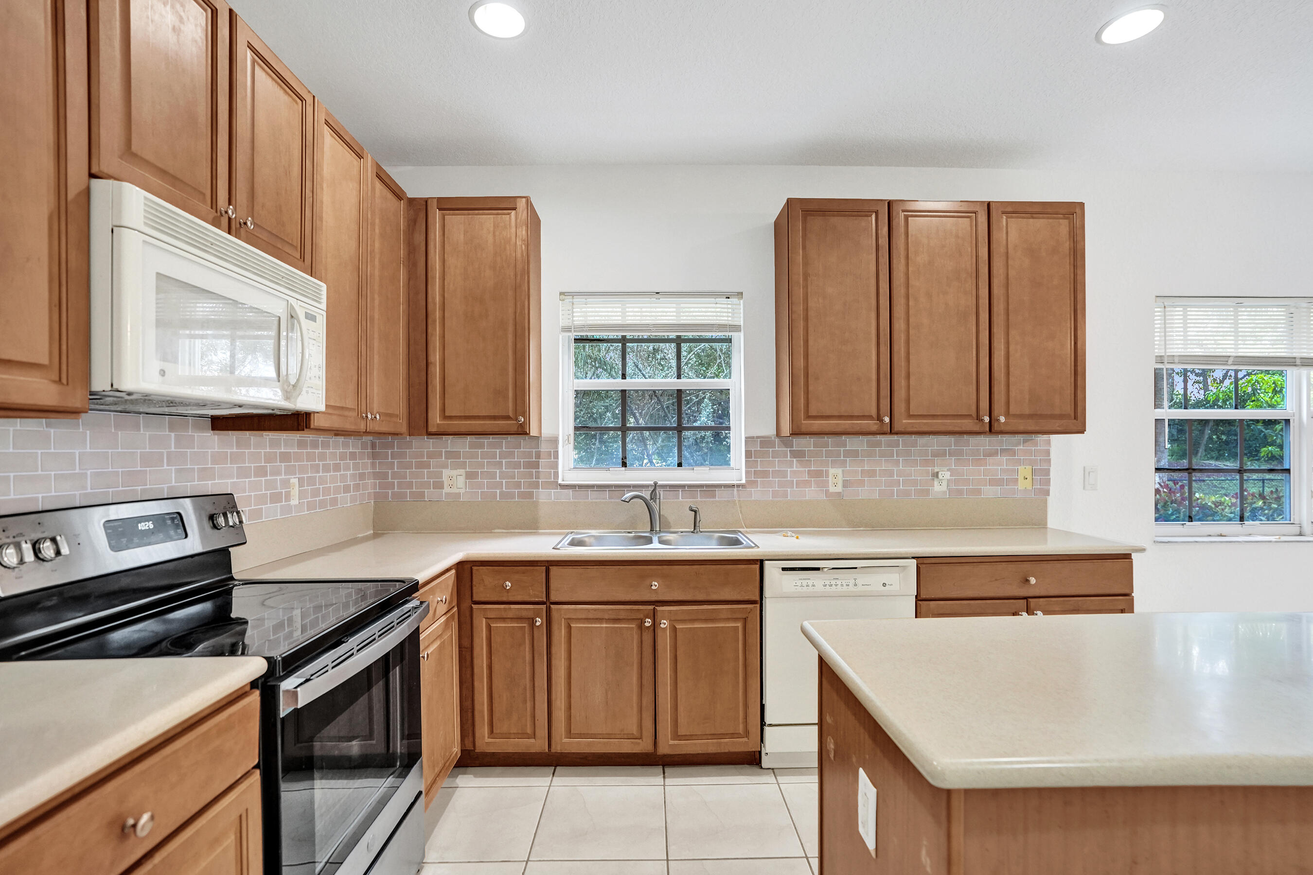 LAKEVIEW WEST / Vizcaya - Residential